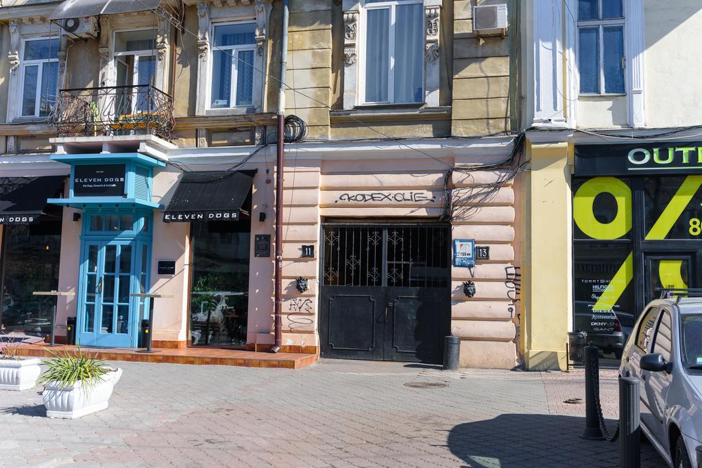 Krovat Na Deribasovskoy Odessa Esterno foto